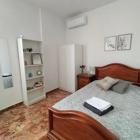 Liz's House, Super Servito A Apartment *